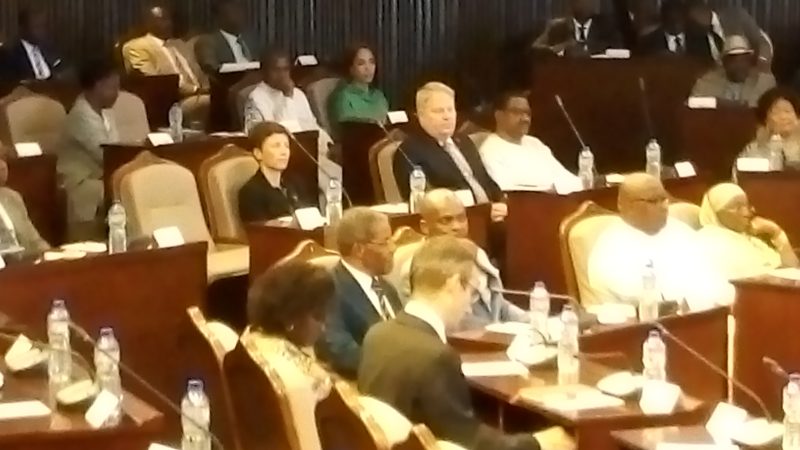 L’ Afrique et les promesses non tenues des transitions démocratiques : une conférence publique pose le débat à Lomé